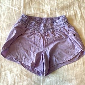 Lululemon Tracker Mid-Rise Short 4"
